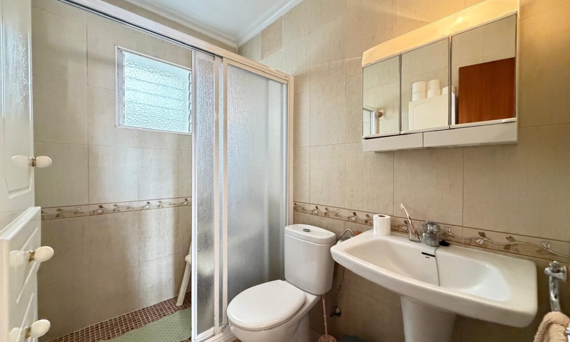 Revânzare - Apartament -
Torrevieja - Las Piscinas Naturales