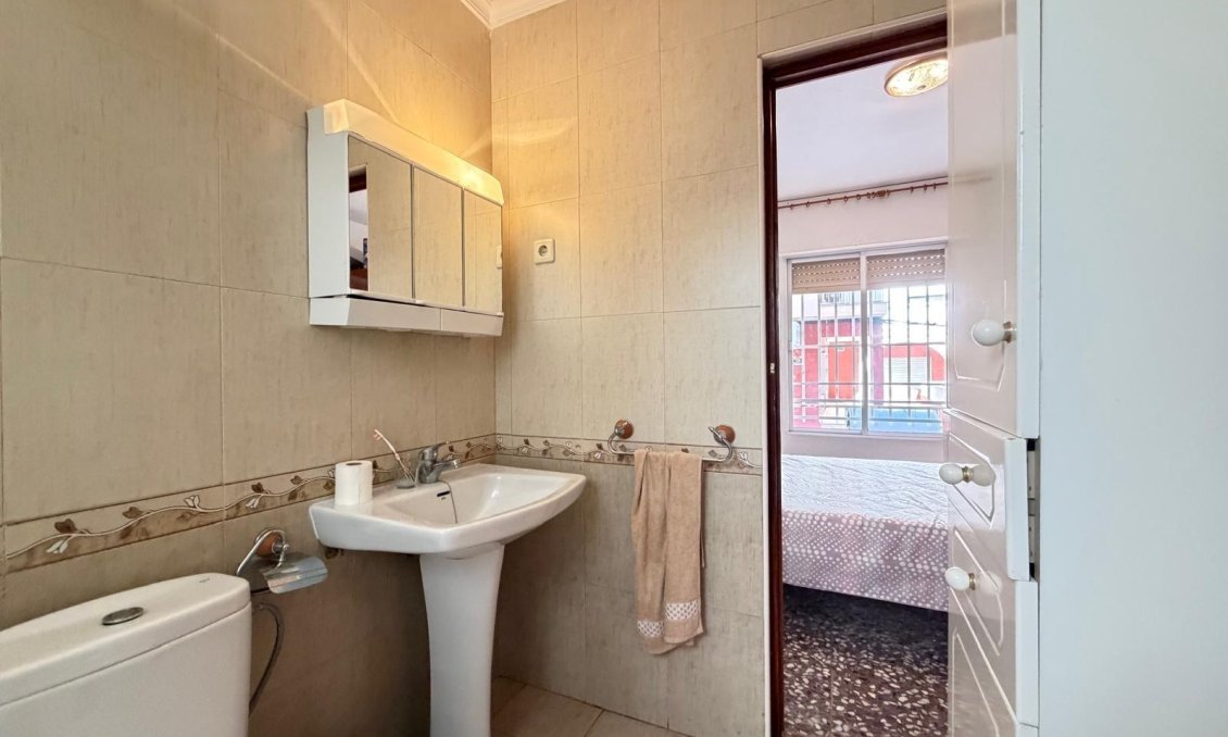 Revânzare - Apartament -
Torrevieja - Las Piscinas Naturales