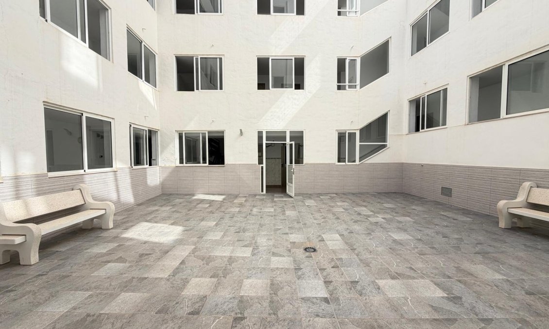 Revânzare - Apartament -
Torrevieja - Las Piscinas Naturales