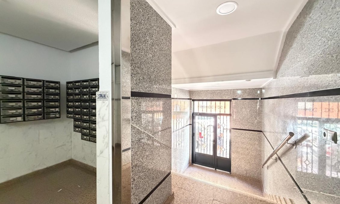 Revânzare - Apartament -
Torrevieja - Las Piscinas Naturales