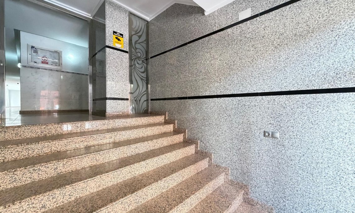 Revânzare - Apartament -
Torrevieja - Las Piscinas Naturales