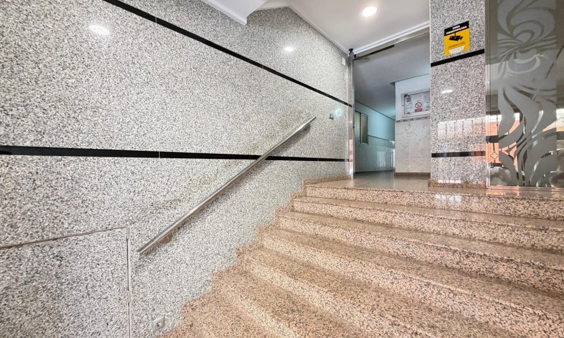 Revânzare - Apartament -
Torrevieja - Las Piscinas Naturales