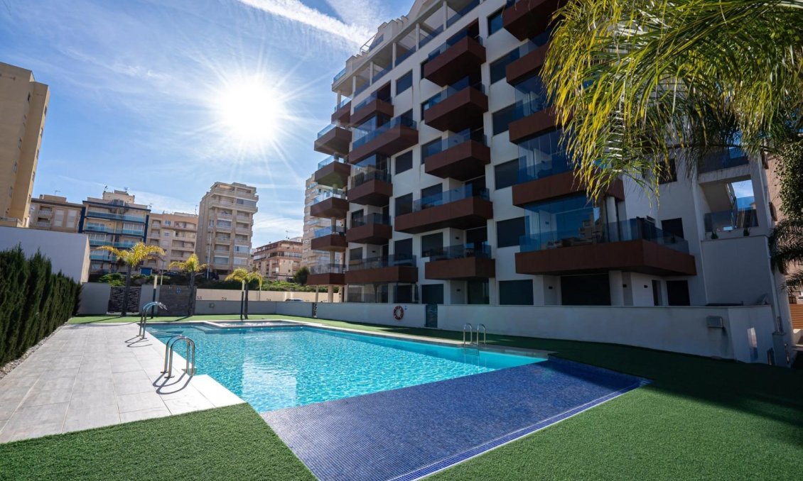 Segunda mano - Apartamento -
Guardamar del Segura - Puerto Deportivo