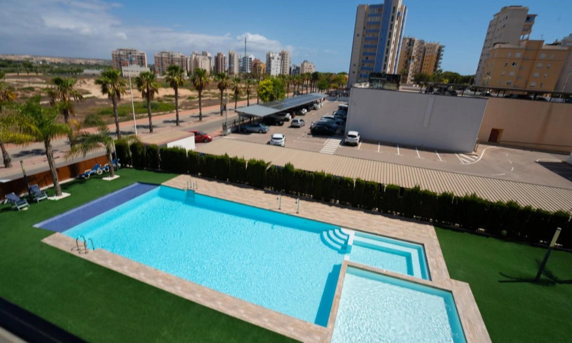 Segunda mano - Apartamento -
Guardamar del Segura - Puerto Deportivo