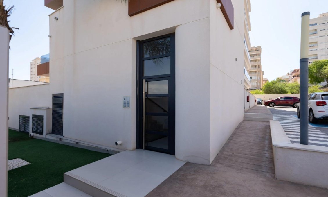 Segunda mano - Apartamento -
Guardamar del Segura - Puerto Deportivo