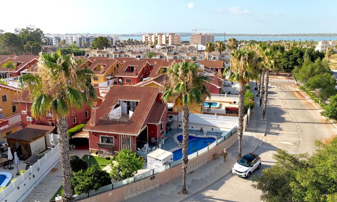 Resale - Villa -
Guardamar del Segura - Costa Blanca
