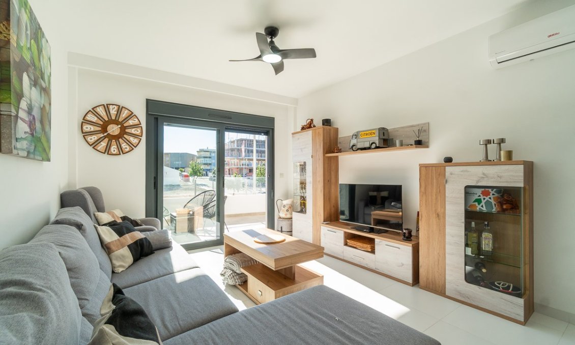 Segunda mano - Apartamento -
San Miguel de Salinas - Inland