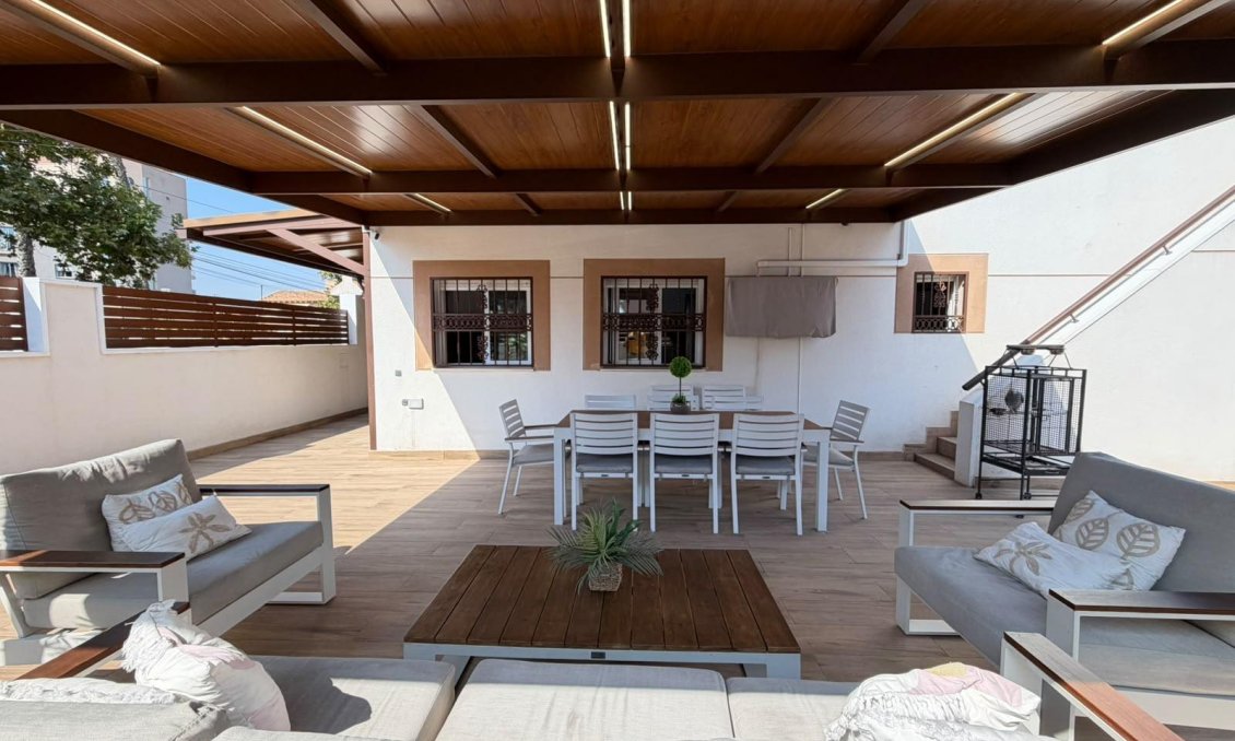 Segunda mano - Adosado -
Torrevieja - Nueva Torrevieja