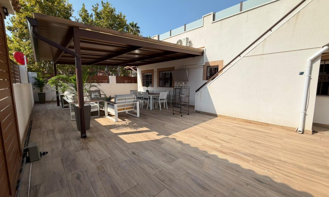 Segunda mano - Adosado -
Torrevieja - Nueva Torrevieja