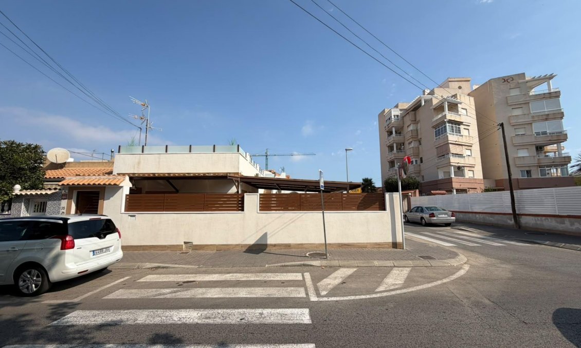 Segunda mano - Adosado -
Torrevieja - Nueva Torrevieja