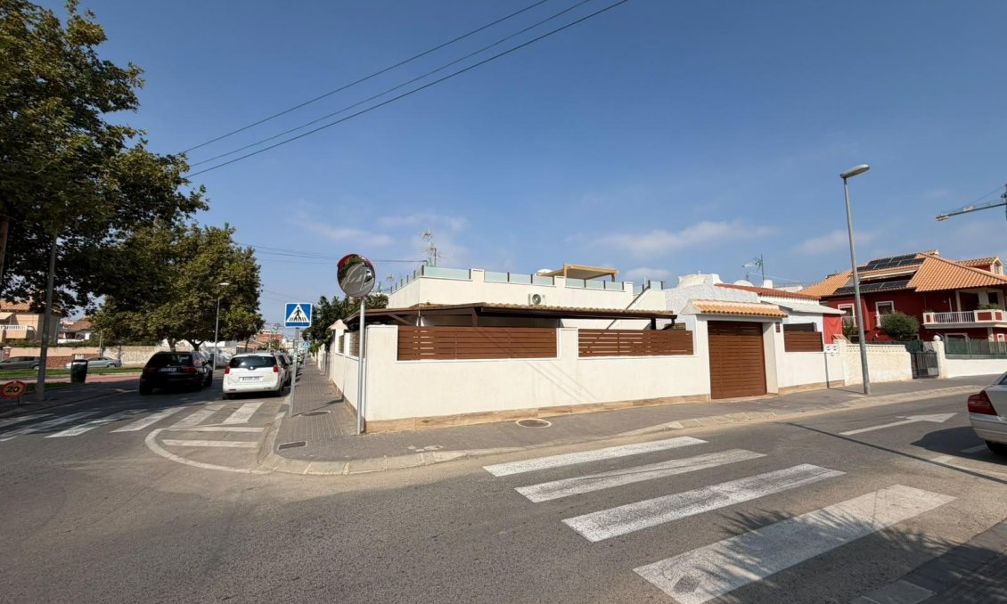 Segunda mano - Adosado -
Torrevieja - Nueva Torrevieja