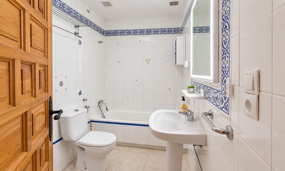 Revânzare - Apartament -
Torrevieja - Playa de los Locos