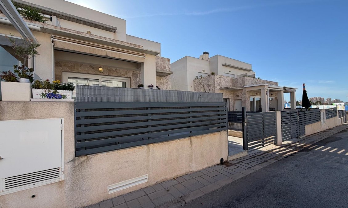 Segunda mano - Adosado -
Torrevieja - Aguas Nuevas