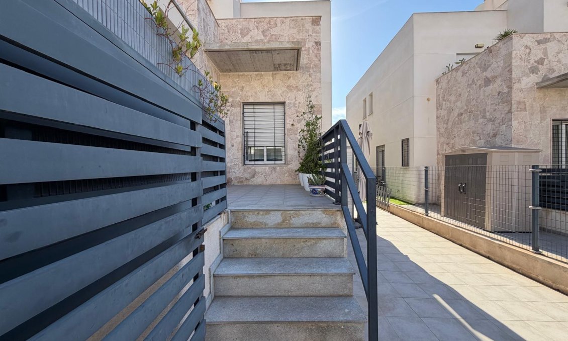 Segunda mano - Adosado -
Torrevieja - Aguas Nuevas