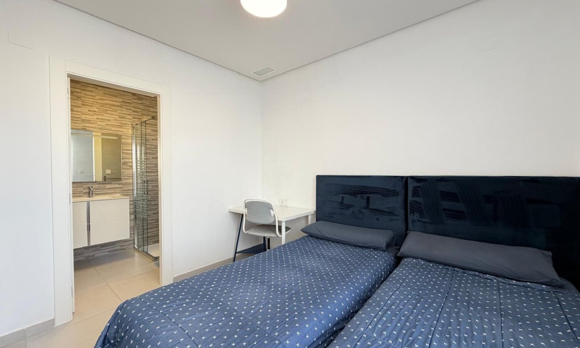 Segunda mano - Adosado -
Torrevieja - Aguas Nuevas