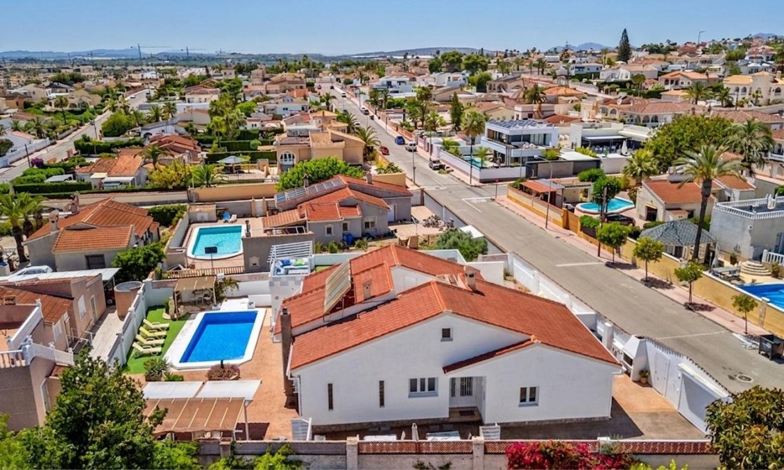 Segunda mano - Villa -
Ciudad Quesada - Costa Blanca