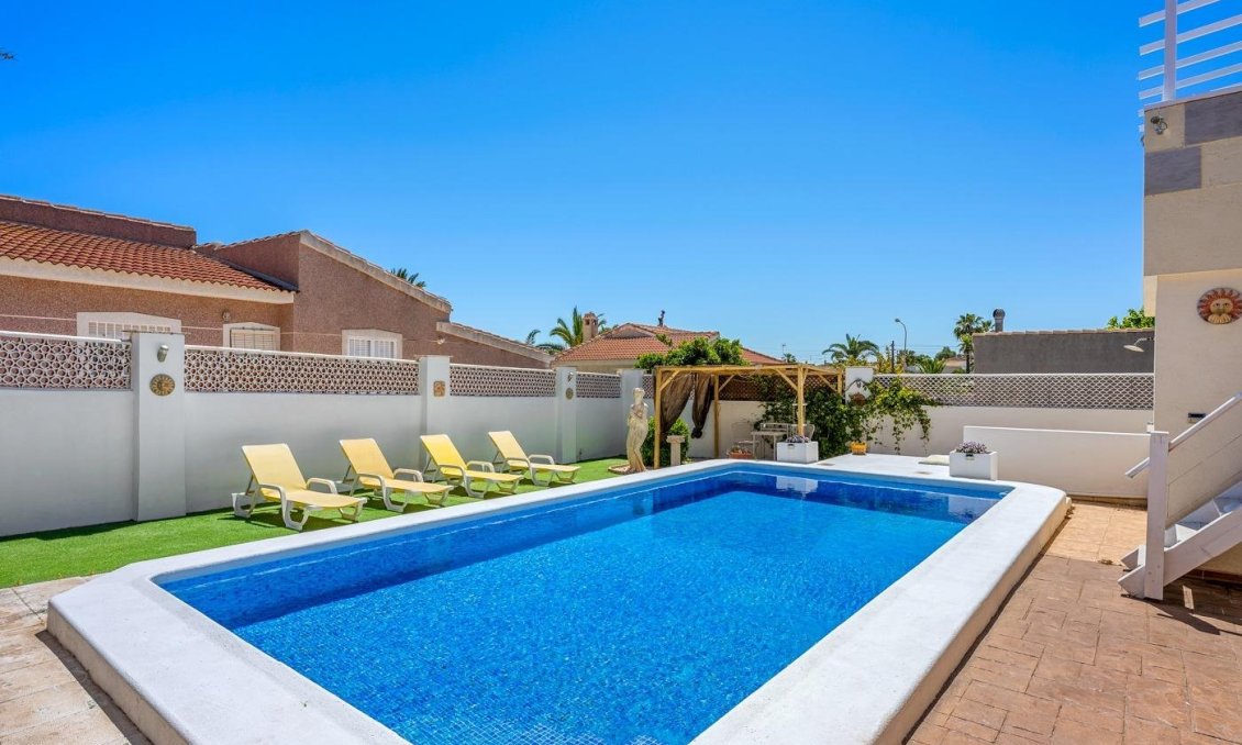 Segunda mano - Villa -
Ciudad Quesada - Costa Blanca