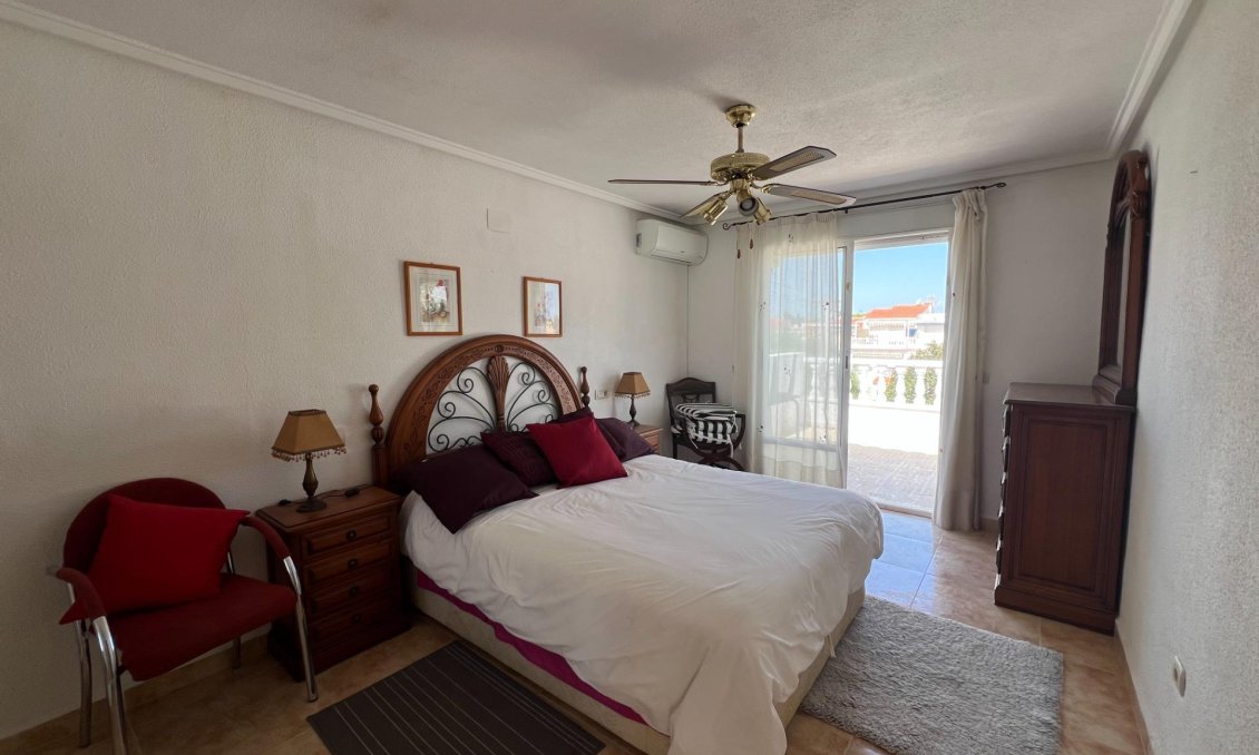 Segunda mano - Adosado -
Torrevieja - San Luis