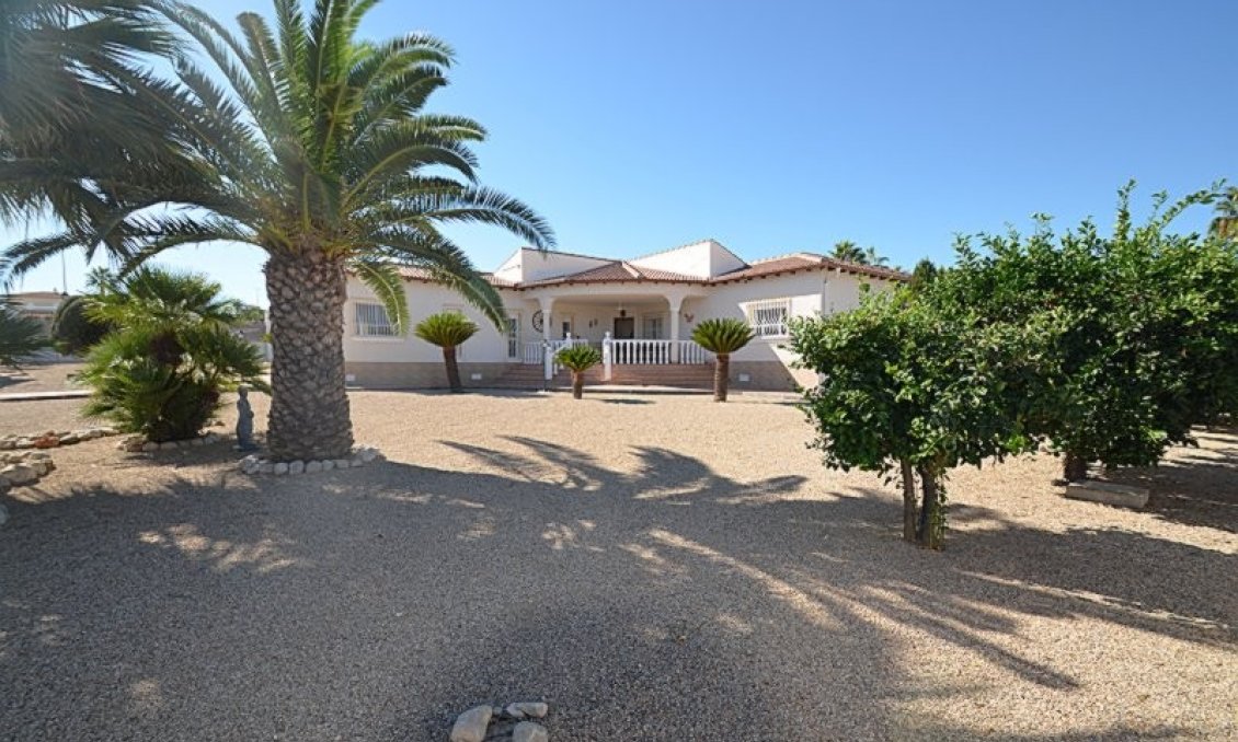 Segunda mano - Villa -
Campos del Río - Inland