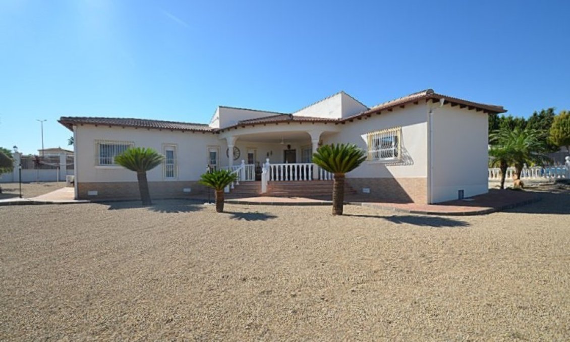Segunda mano - Villa -
Campos del Río - Inland