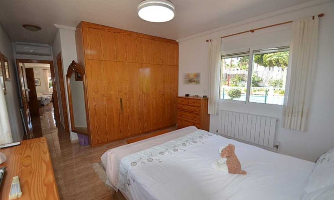 Segunda mano - Villa -
Campos del Río - Inland