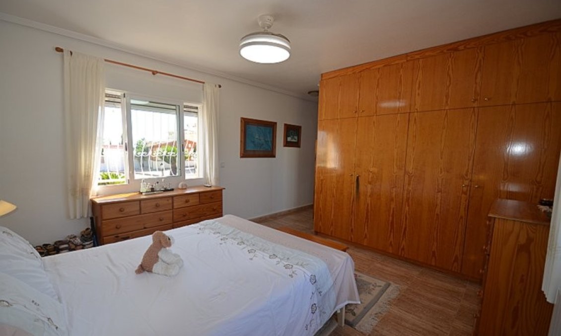 Segunda mano - Villa -
Campos del Río - Inland