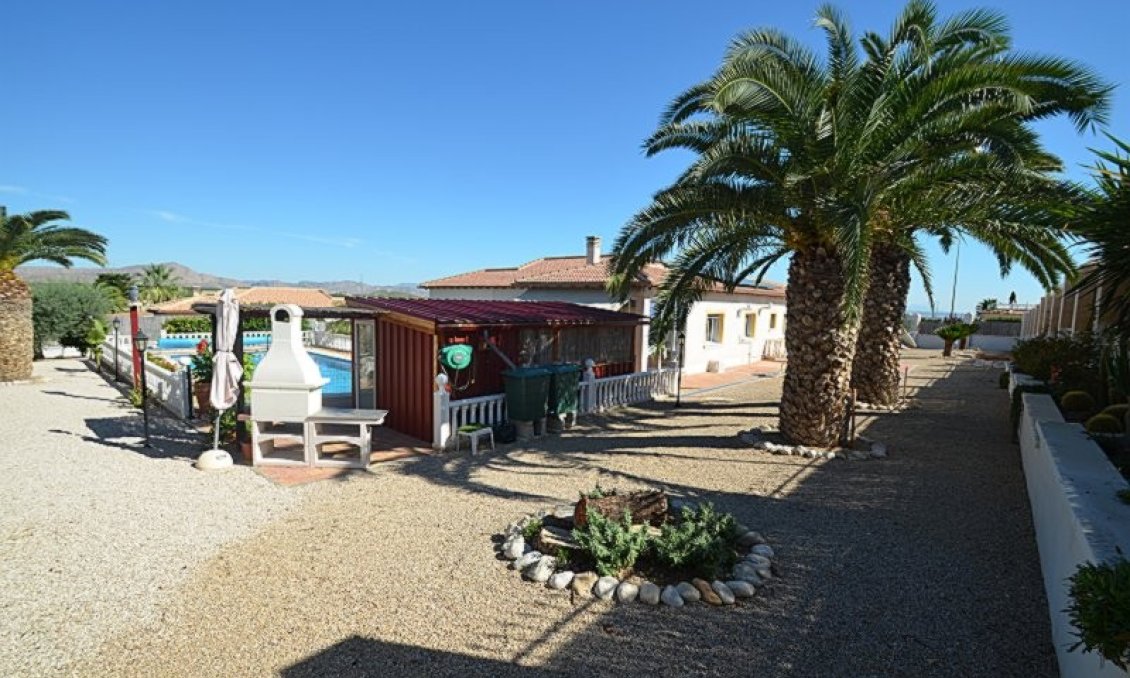 Segunda mano - Villa -
Campos del Río - Inland