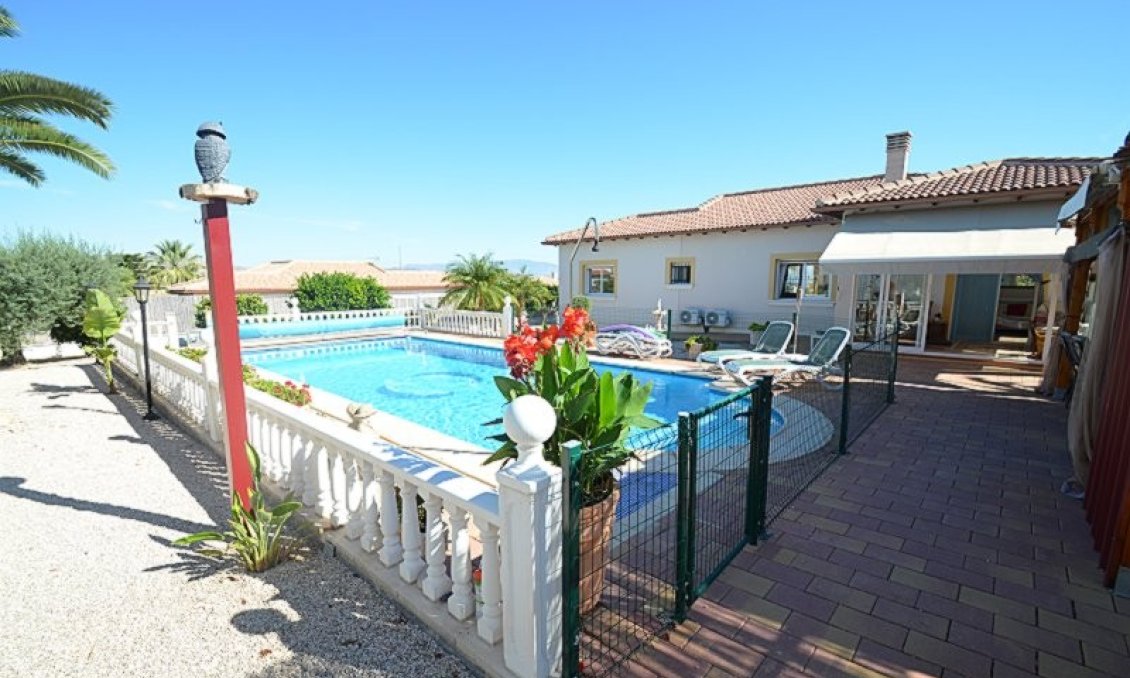 Segunda mano - Villa -
Campos del Río - Inland