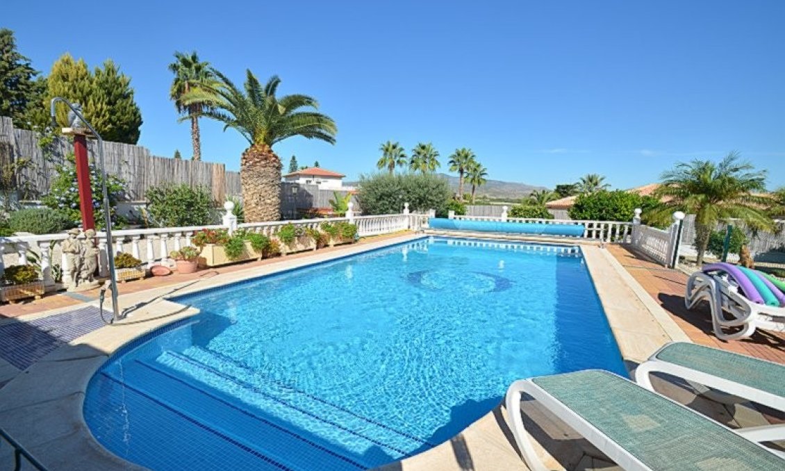 Segunda mano - Villa -
Campos del Río - Inland
