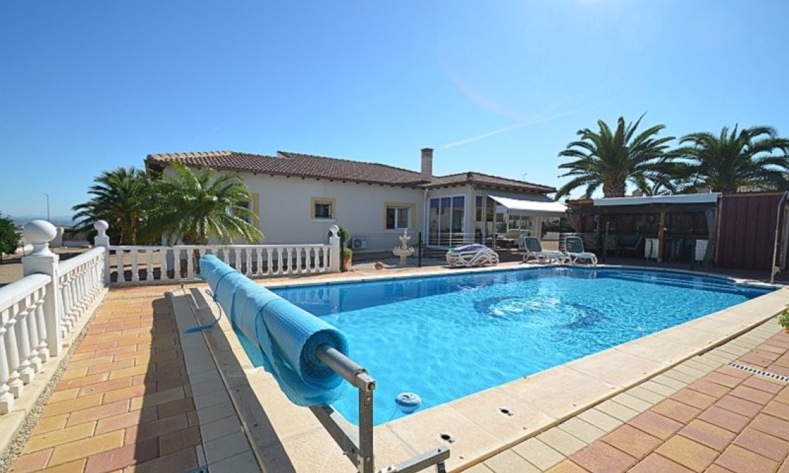 Segunda mano - Villa -
Campos del Río - Inland