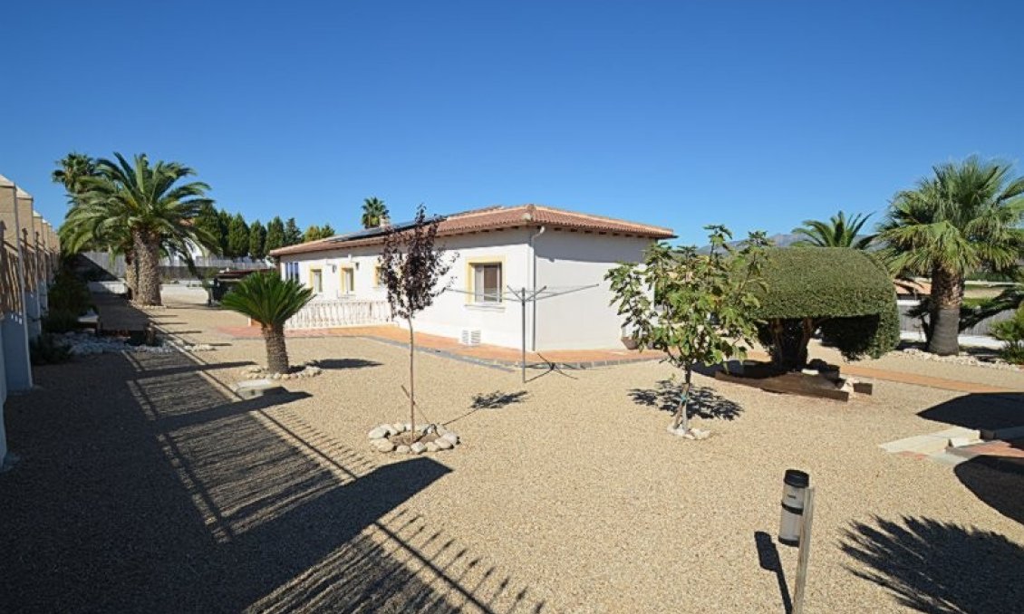 Segunda mano - Villa -
Campos del Río - Inland