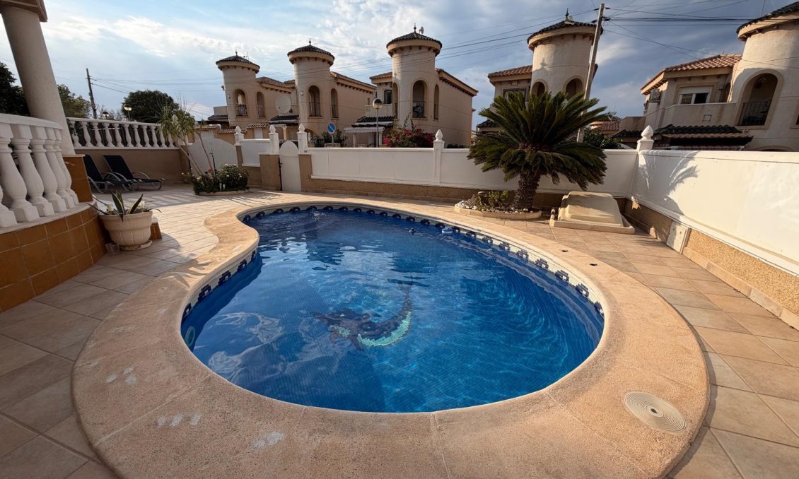Használt Ingatlanok - Villa -
Orihuela Costa - Costa Blanca