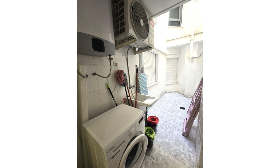 Segunda mano - Apartamento -
Torrevieja - Las Piscinas Naturales