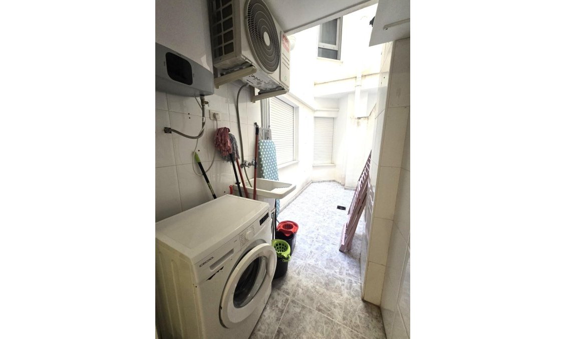 Segunda mano - Apartamento -
Torrevieja - Las Piscinas Naturales
