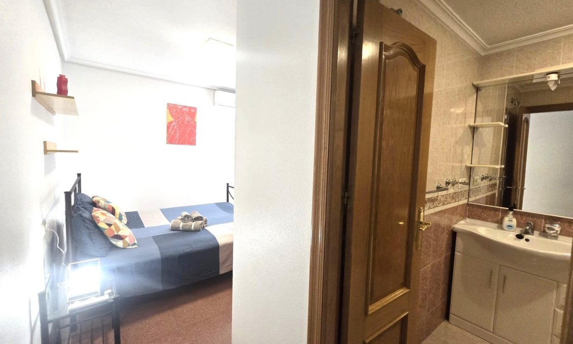 Segunda mano - Apartamento -
Torrevieja - Las Piscinas Naturales