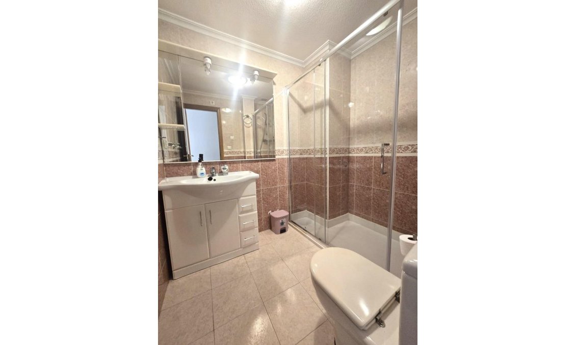 Segunda mano - Apartamento -
Torrevieja - Las Piscinas Naturales