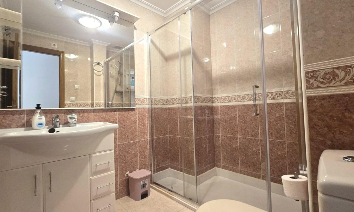 Segunda mano - Apartamento -
Torrevieja - Las Piscinas Naturales