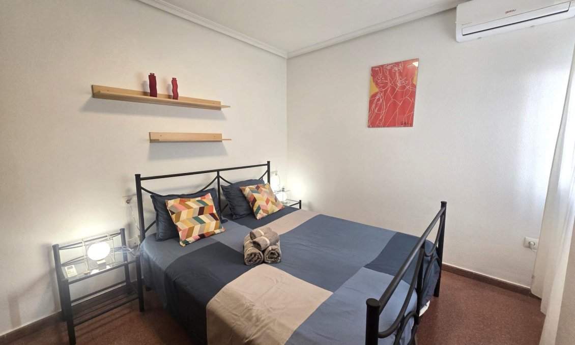 Segunda mano - Apartamento -
Torrevieja - Las Piscinas Naturales