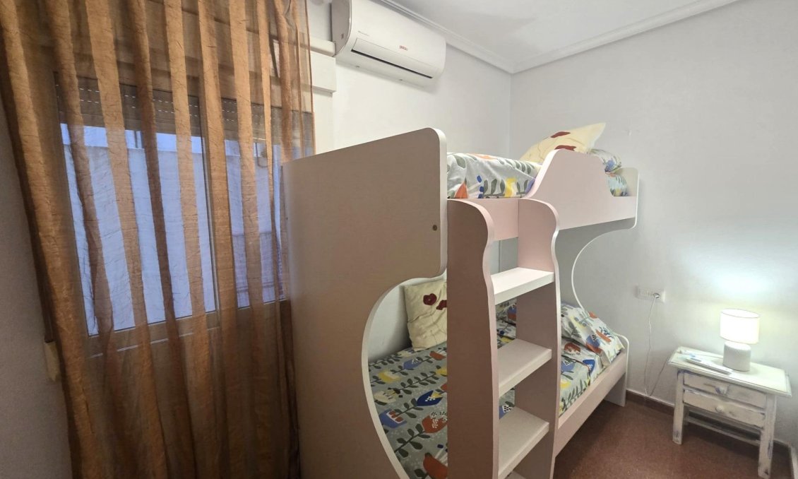 Segunda mano - Apartamento -
Torrevieja - Las Piscinas Naturales