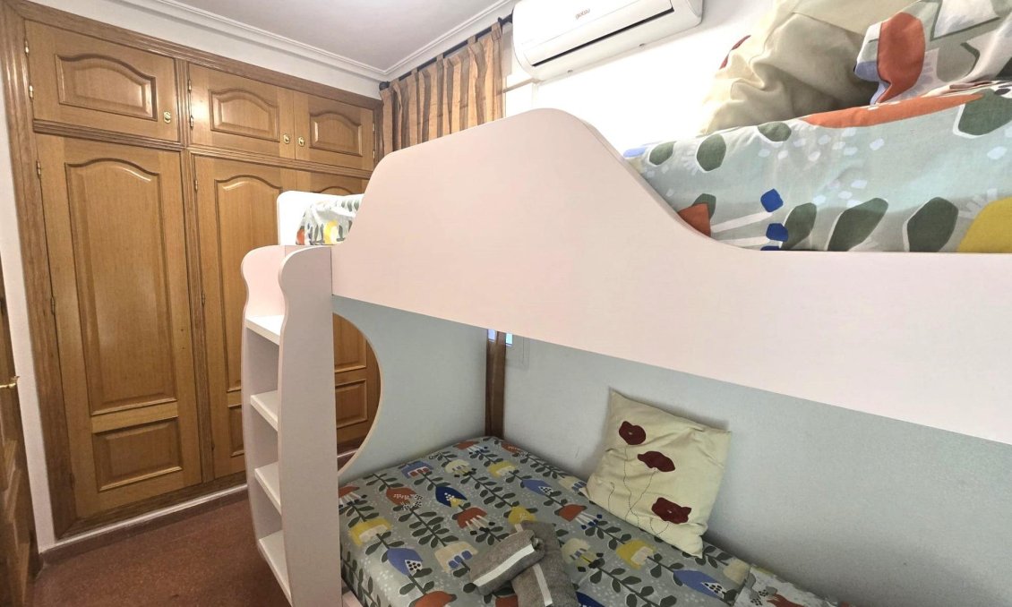 Segunda mano - Apartamento -
Torrevieja - Las Piscinas Naturales