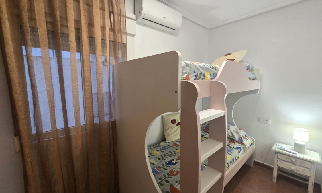 Segunda mano - Apartamento -
Torrevieja - Las Piscinas Naturales