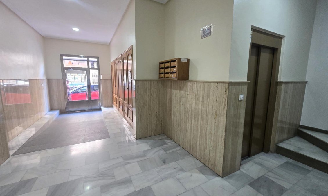Segunda mano - Apartamento -
Torrevieja - Las Piscinas Naturales