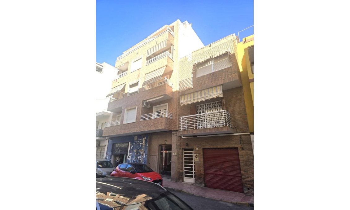 Segunda mano - Apartamento -
Torrevieja - Las Piscinas Naturales