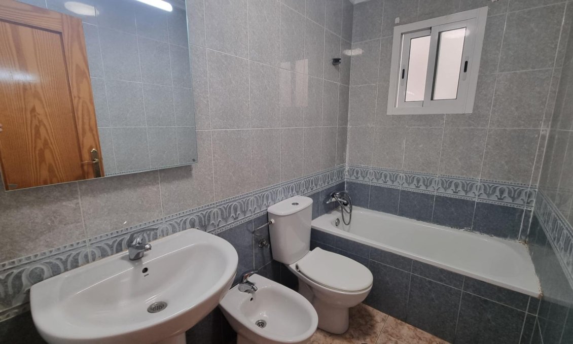 Segunda mano - Apartamento -
Torrevieja - Centro