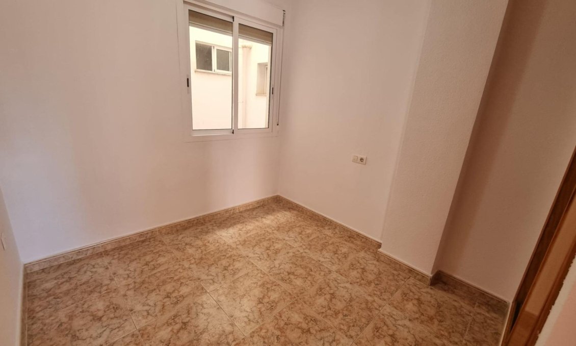 Segunda mano - Apartamento -
Torrevieja - Centro