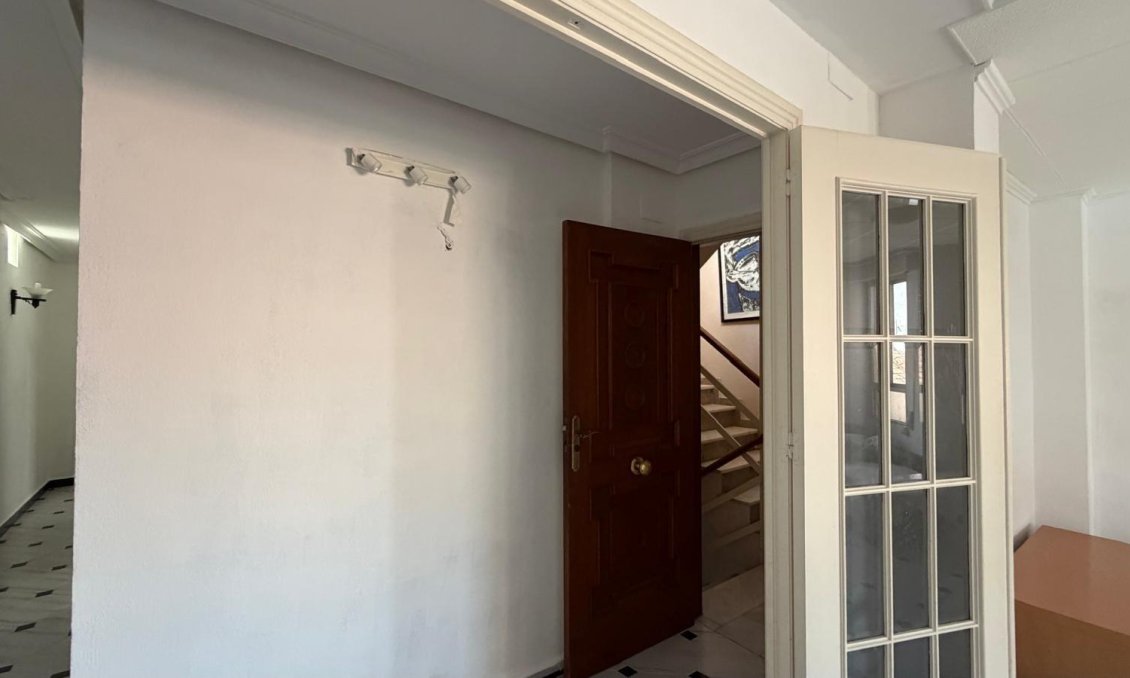 Segunda mano - Apartamento -
Torrevieja - Centro