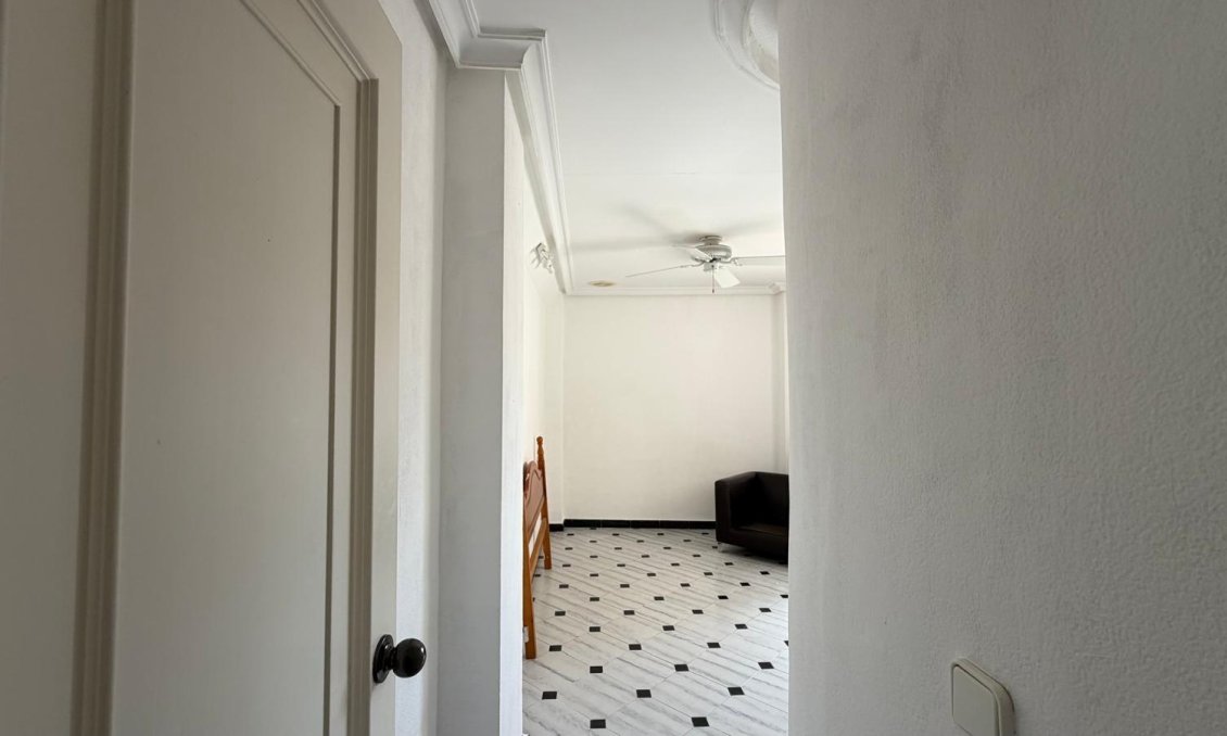 Segunda mano - Apartamento -
Torrevieja - Centro
