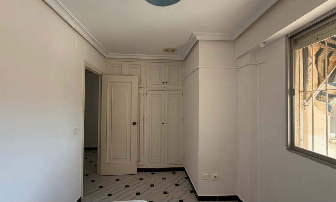 Segunda mano - Apartamento -
Torrevieja - Centro