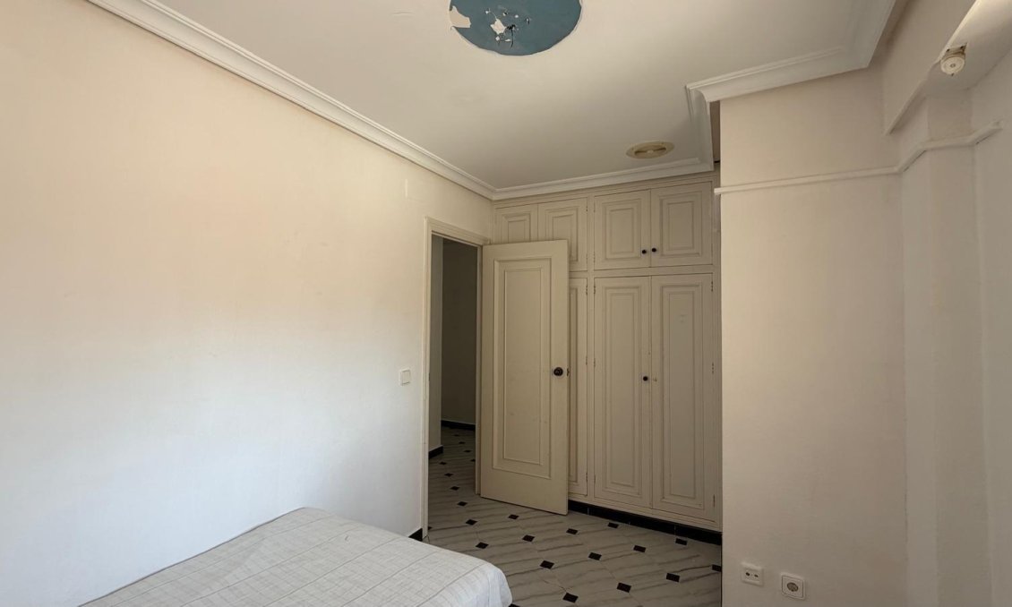 Segunda mano - Apartamento -
Torrevieja - Centro