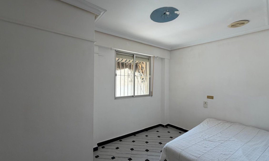 Segunda mano - Apartamento -
Torrevieja - Centro